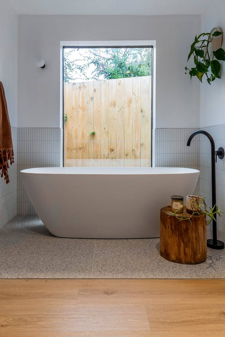 Bathroom Renovations Ideas for Kew - Bathtub